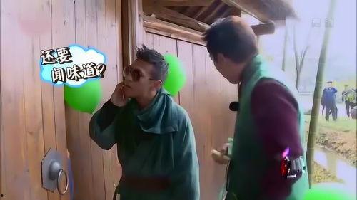 三顾茅厕爆料视频,揭秘幕后真相  第2张